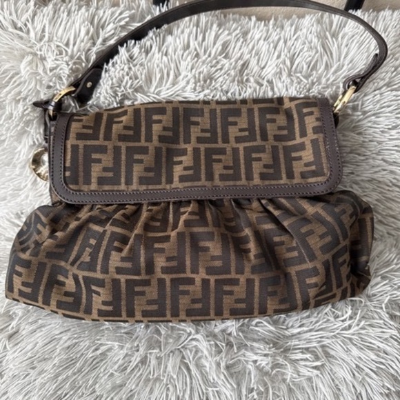 ✨ Fendi Zucca Monogram Shoulder Bag – Brown ✨ - Picture 2 of 8